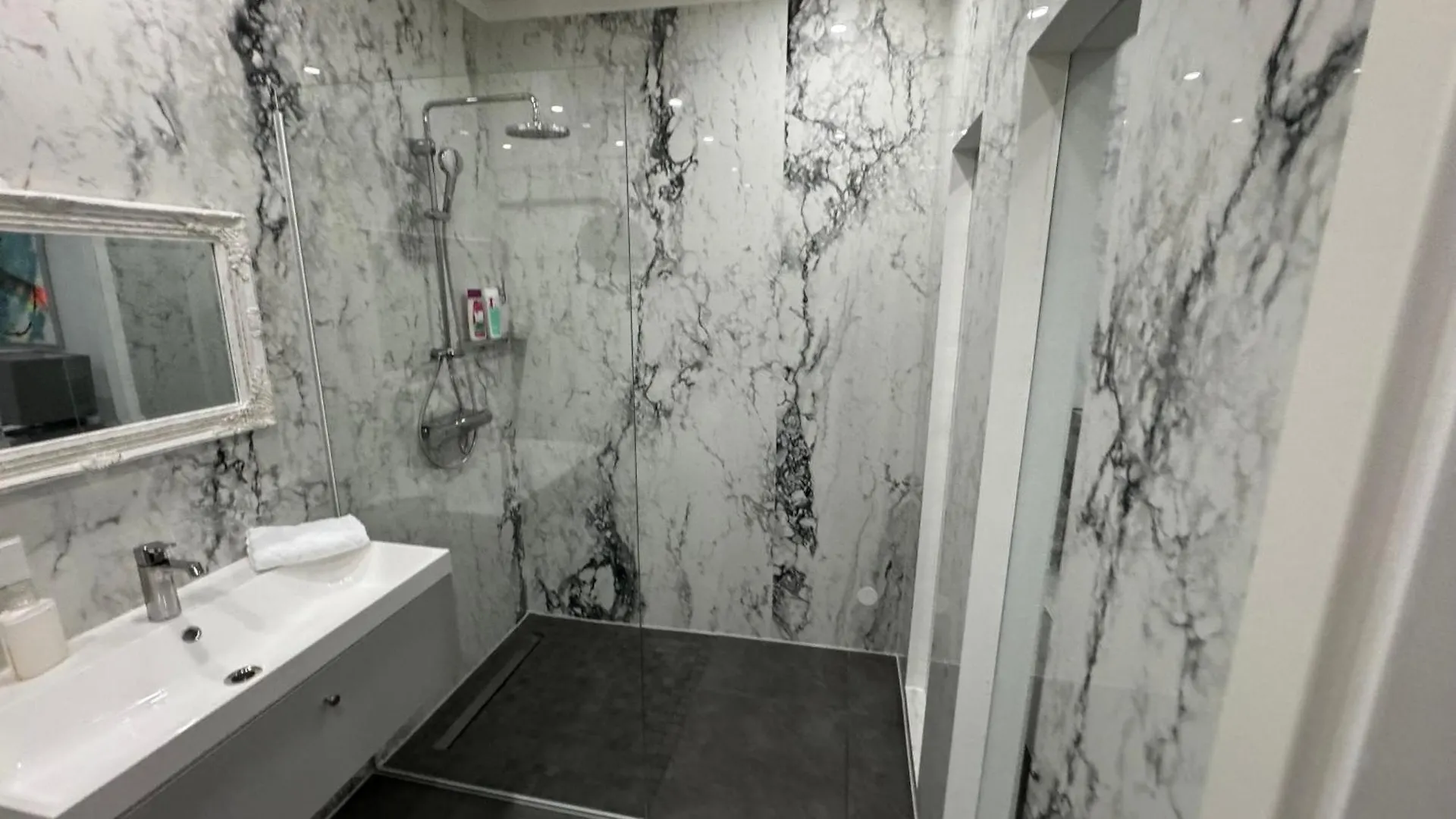 Luxurious Apartment In The Centre Of Wien 0*,